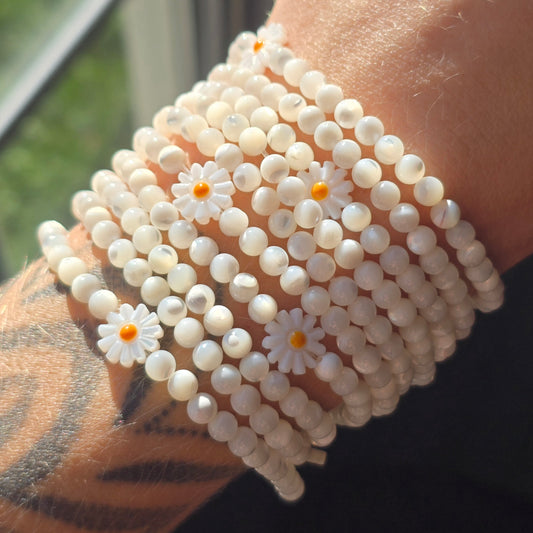 Daisy Shell Bracelet